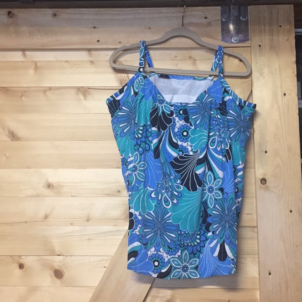 Swim top size 24w